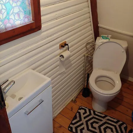 Dom wakacyjny Cozy Hut In The Pine Forest *