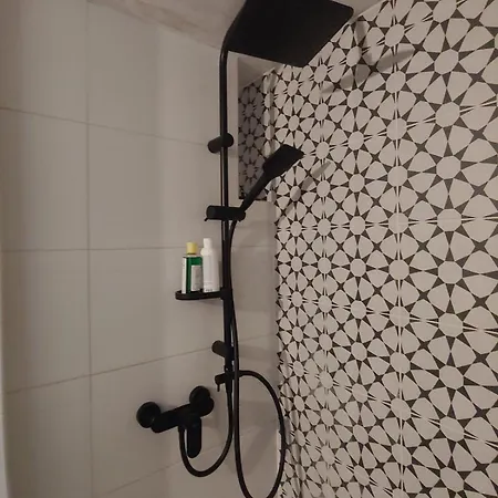 Dom wakacyjny Cozy Hut In The Pine Forest *